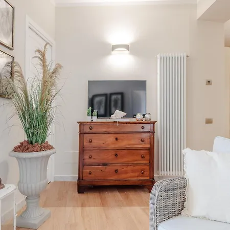 Apartment In A Historic Palazzo Lucca
